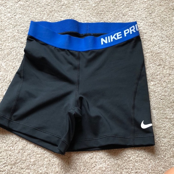 Nike Pants - Nike spandex shorts